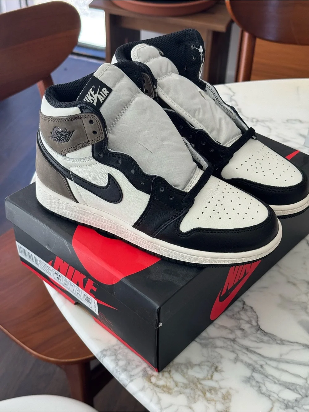 Nike Air Jordan 1 Retro High OG “Dark Mocha” size 36